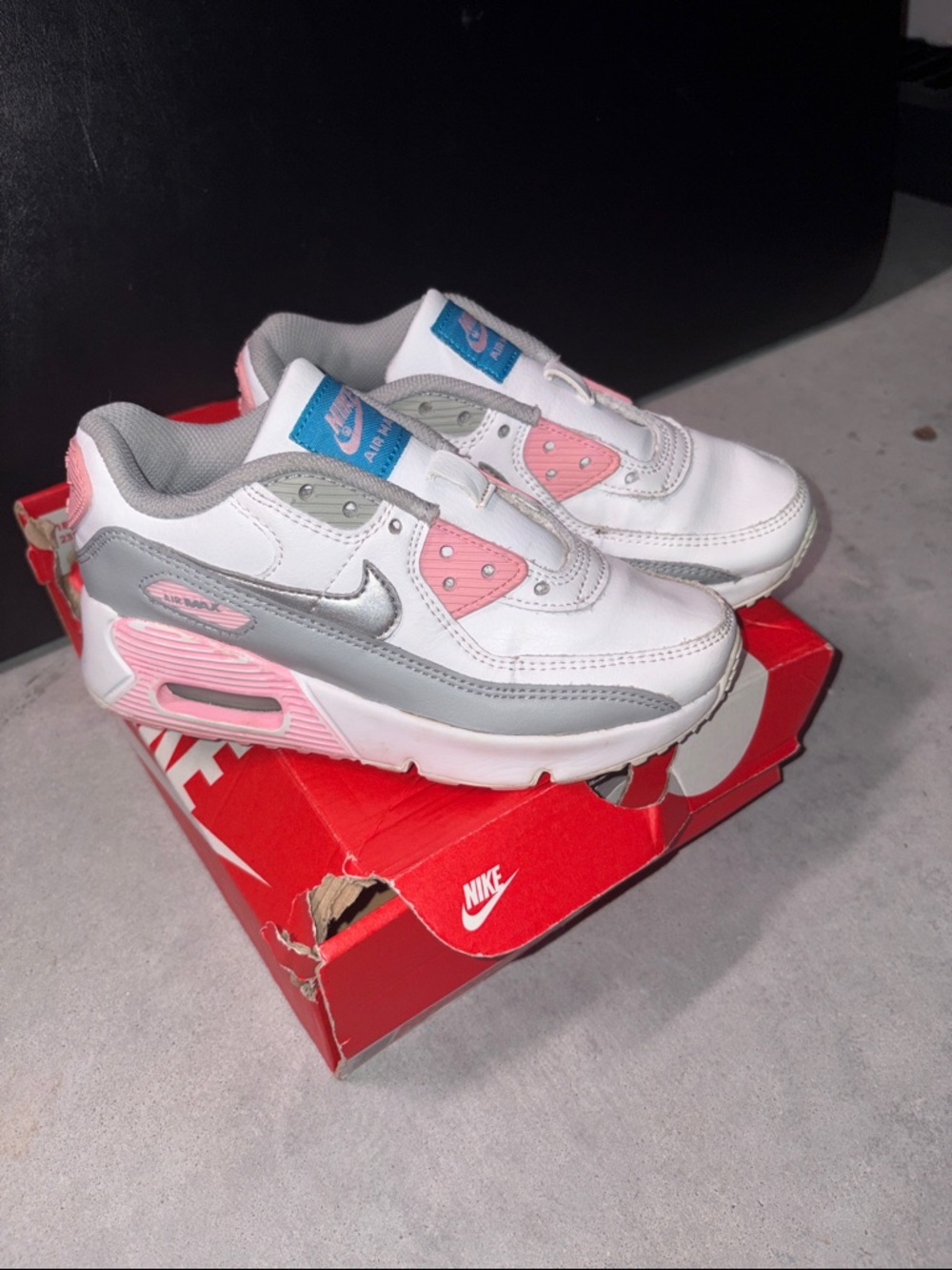 💕Little Girl Nike White, Pink & Gray Air Max Sneakers💕